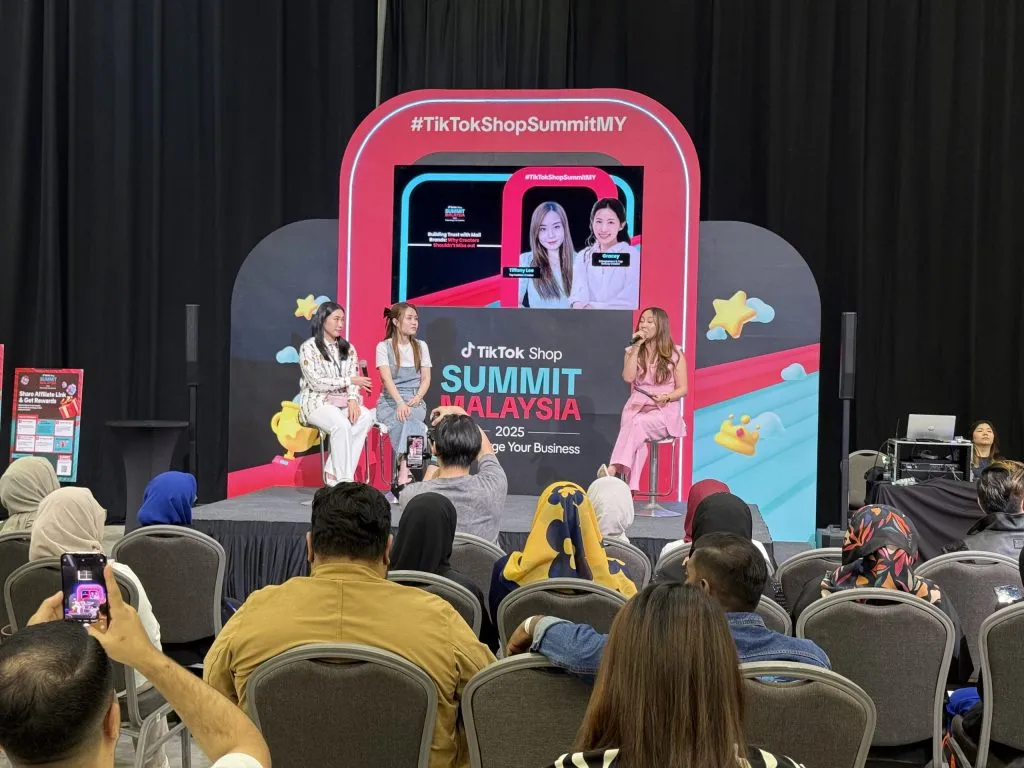 Guest speaker are sharing speech in the seller summit
